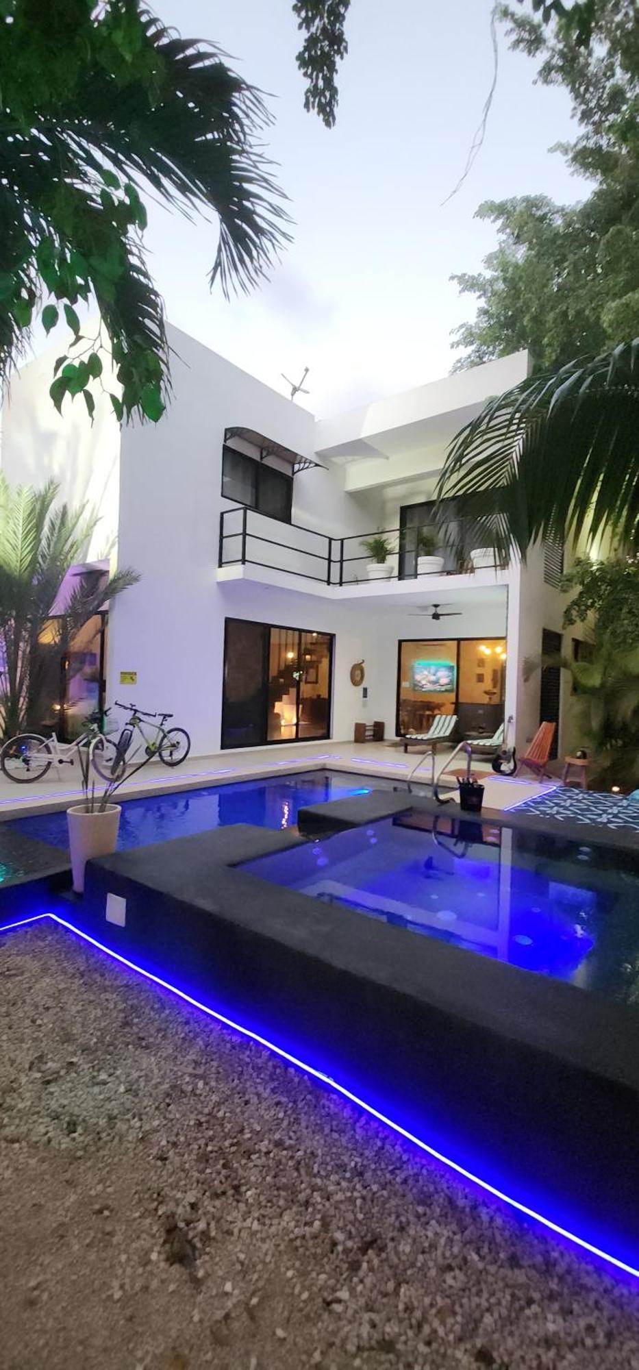 Azul Luxury For Less *